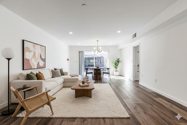 Building Photo - 1119 N Berendo St Unit #1121 1/2