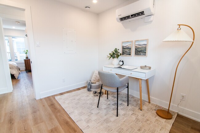 Photo - Unit 1A | Main Level | 2 Bedroom, 1 Bathroom Unité A