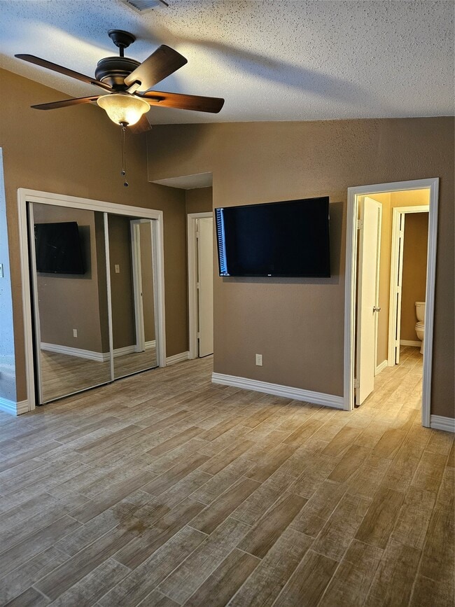 Building Photo - 7832 Green Lawn Dr Unit 7832