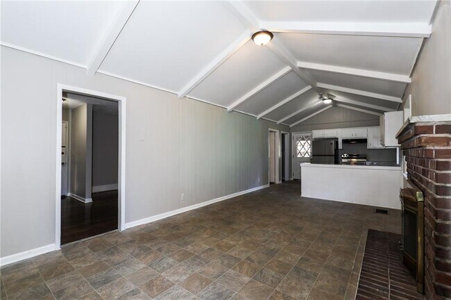 Photo - 5425 Skyview Dr SW