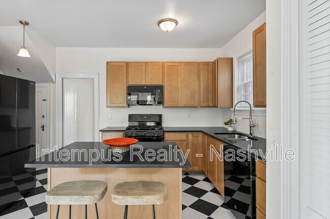 Photo - 2529 Ashwood Ave Unit A