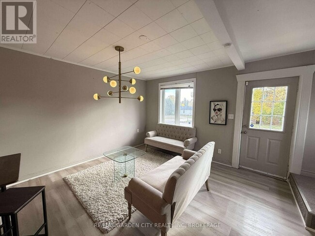Photo - 130 St Paul Crescent Unit 1