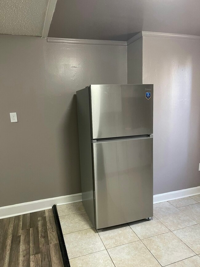 Photo - 6437 N Broad St Unit 2nd fl Rear