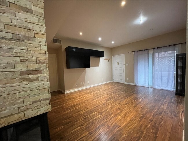 Building Photo - 8055 Cambridge St Unit 79