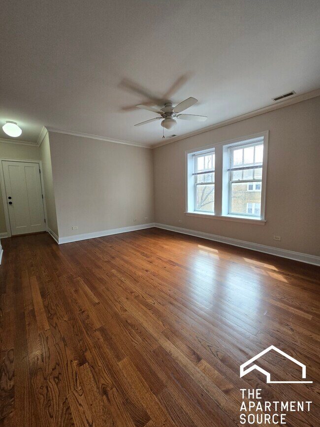 Photo - 2704 W Ainslie St Apartments Unit 3