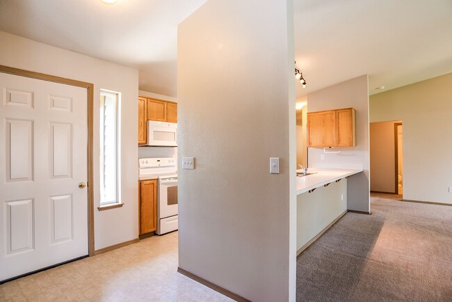 Photo - Charming 3-Bedroom Home in Redmond: Spacious Yard & Prime Location!