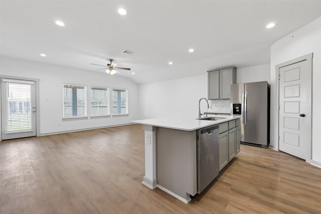 Photo - 827 Silver Kettle Dr