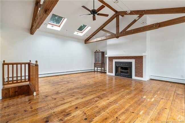 Building Photo - 239 Bradley St Unit carriage house