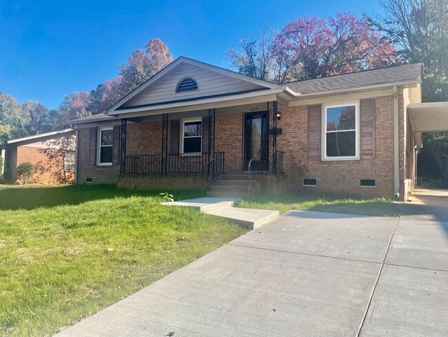 Building Photo - Welcome to this charming 3-bedroom, 1.5-ba...