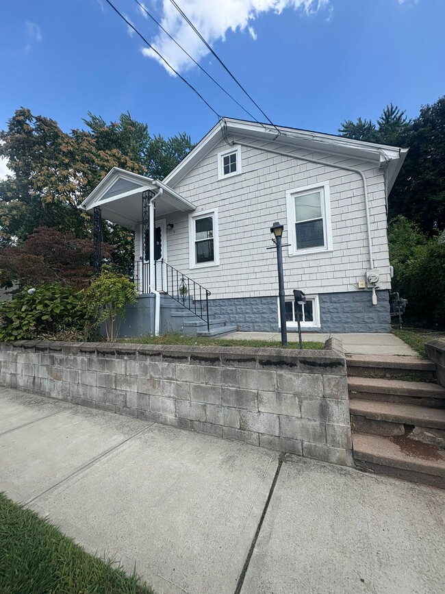 Building Photo - 119 Warner St Rental