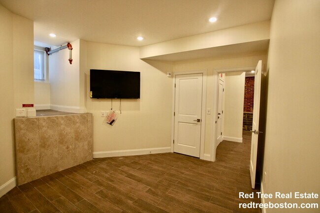 Photo - 1614 Beacon St