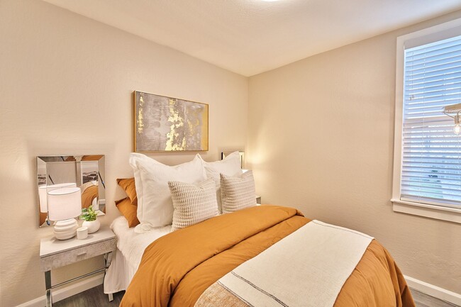 Photo - 1215 Eagle Ave Unit 1215 Eagle Ave #B - LU