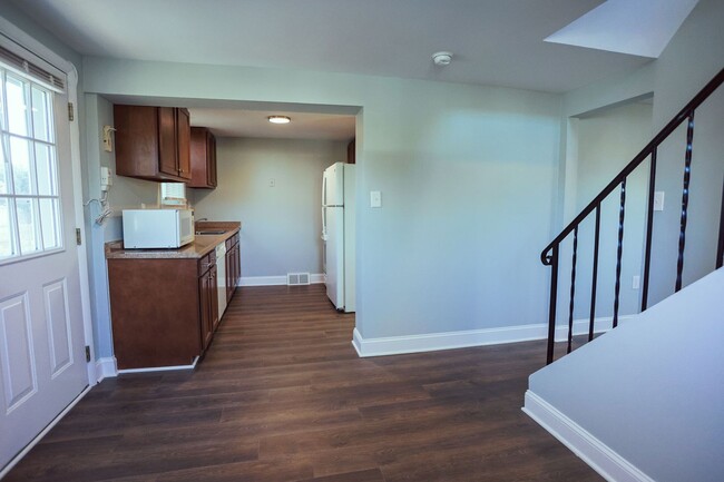 Photo - Cute and Bright split foyer with large fen... House