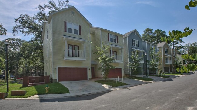 Photo - 1864 Belle Vue Way