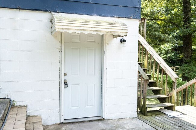 Photo - 435 Montclair Dr Unit B