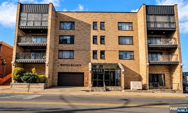 Building Photo - 9055 Palisade Ave Unit 43