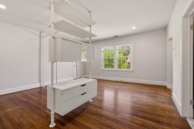 Photo - 422 Butternut St NW