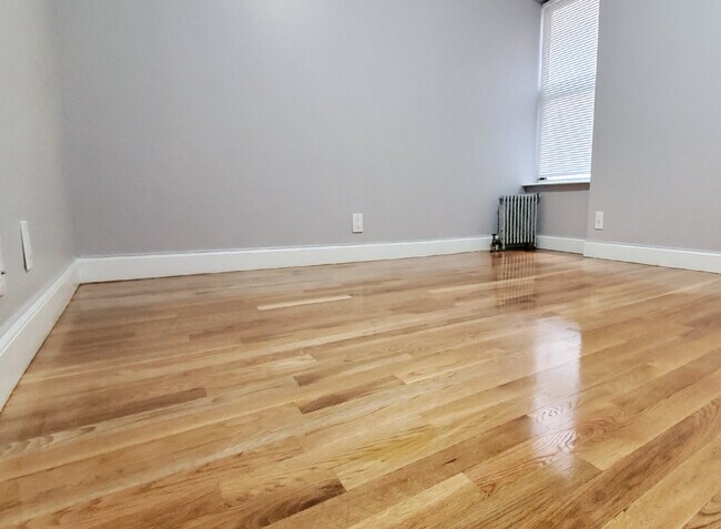 Photo - 529 W 179th St