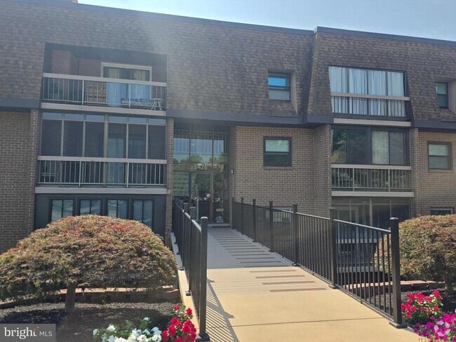 Building Photo - 5426 Valley Green Dr Unit 4 B Rental