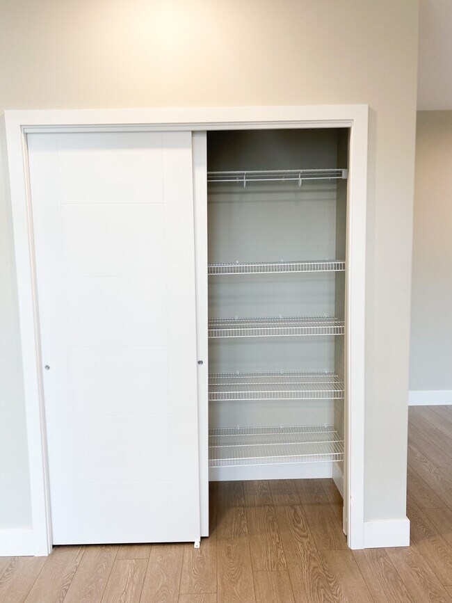 Photo - 45513-45513 Market Way