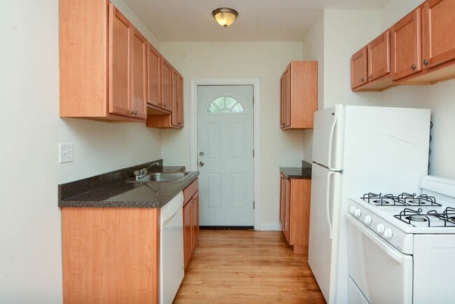 Photo - 3828.5 N Fremont St Unit E4