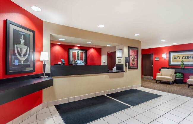 Furnished Studio-Chicago - Woodfield Mall