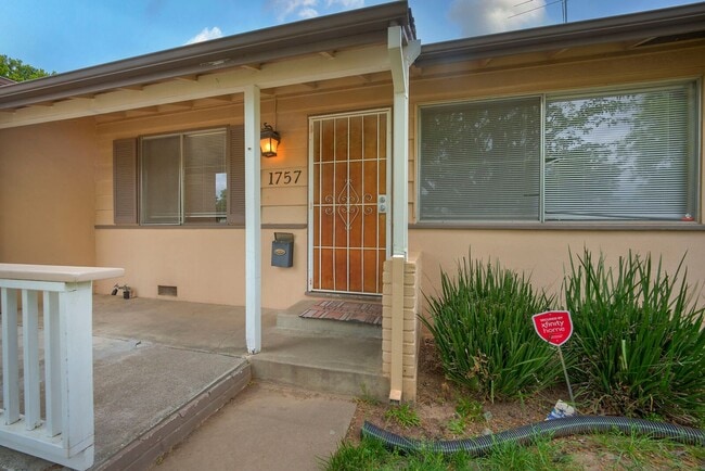 Photo - 1757 Wakefield Way