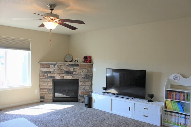 Photo - 835 Pistol River Way