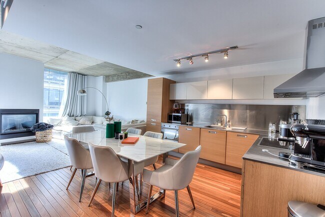 Photo - 445 Av. Viger O Unit 907