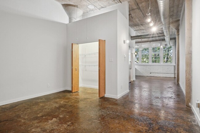 Photo - 3221 Commerce St Unidad 411