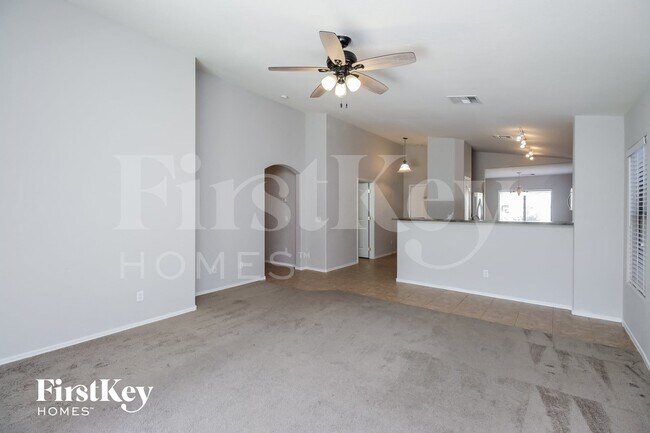 3193 W Sunshine Butte Dr