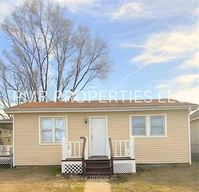 Building Photo - 1 Bedroom/1 Bathroom House
