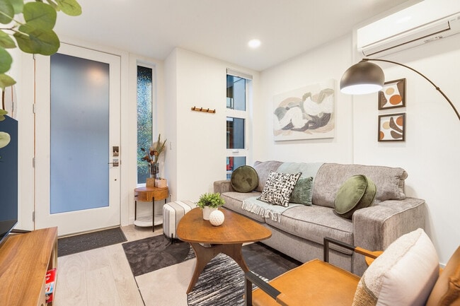 Photo - 1433 E Howell St Unidad ID1035920P