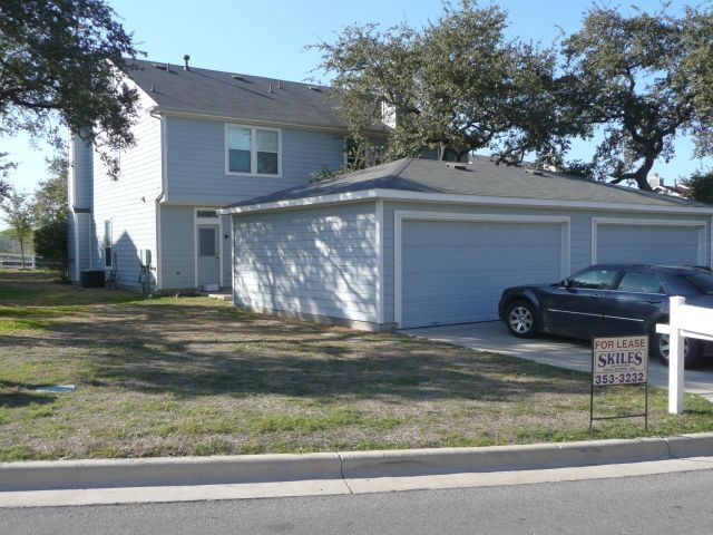 Photo - Charming 3/2.5 Townhome for Rent in Kyle, TX