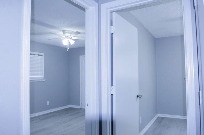 Photo - 412 Hollandale Cir