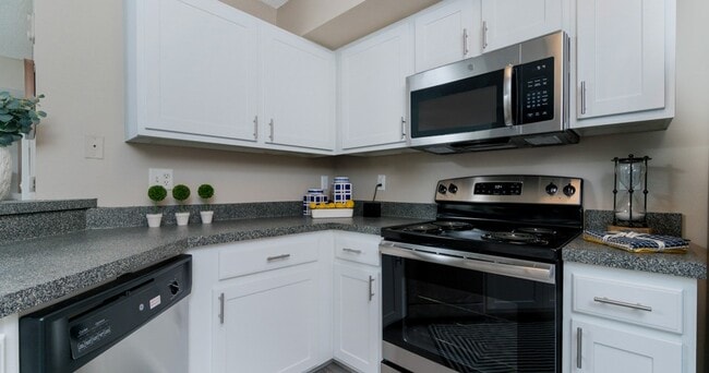 Photo - Lakes at North Port Apartments