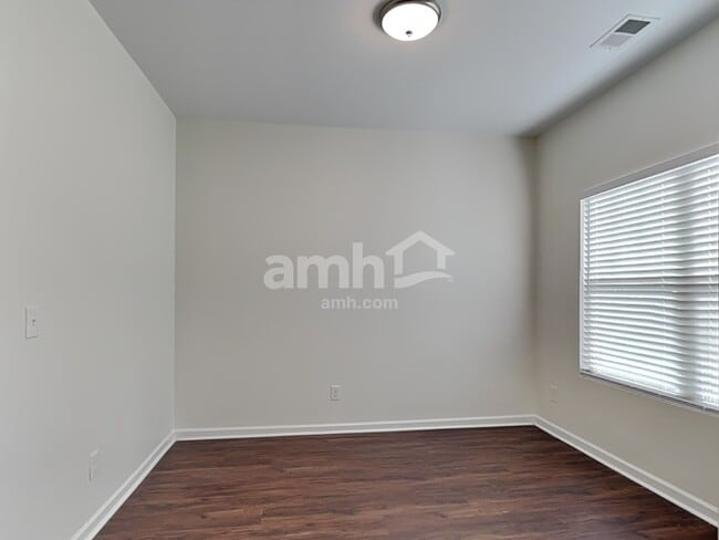 Photo - 351 Shady Glen