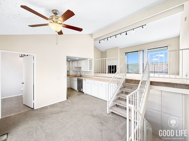 Photo - Beautiful 2B/2.5BA Townhome w/ Attached Ga...