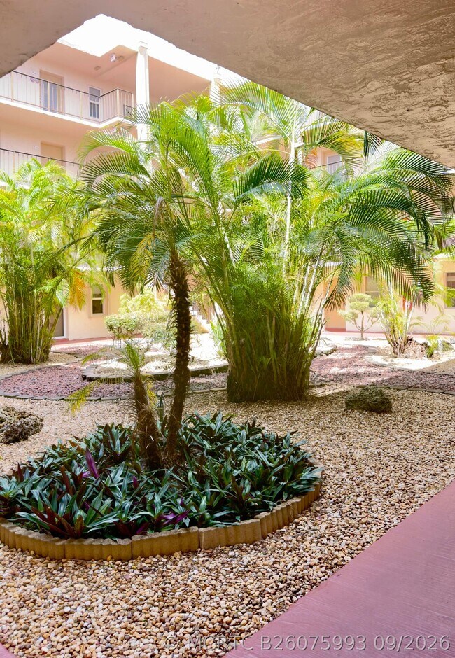 Photo - 2801 Somerset Dr Unit 201