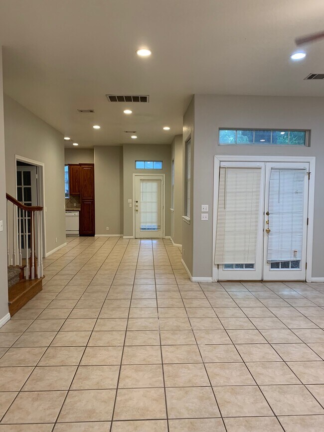 Photo - 106 E 46th St