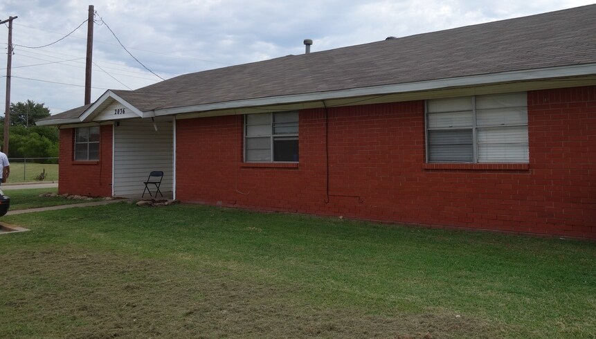 Photo - Moore Manor Apartments
