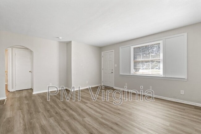 Building Photo - 5368 E Princess Anne Rd Rental