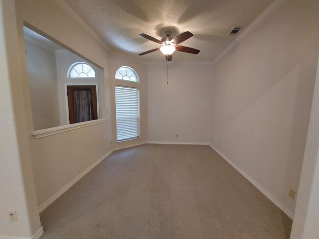 Photo - 347 Stewart St