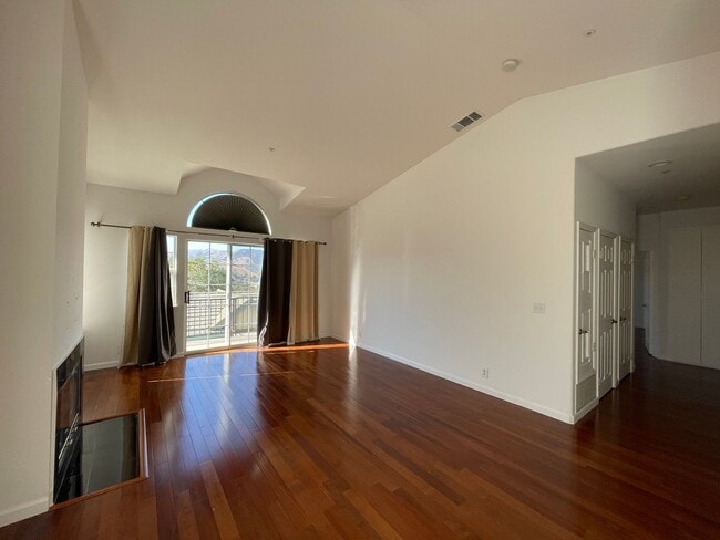 Photo - Stunning Remodeled 2BR/2BA Garage Laundry Fireplace Unit 260 Channing Way