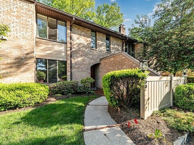 Building Photo - 133 Woodgate Ln