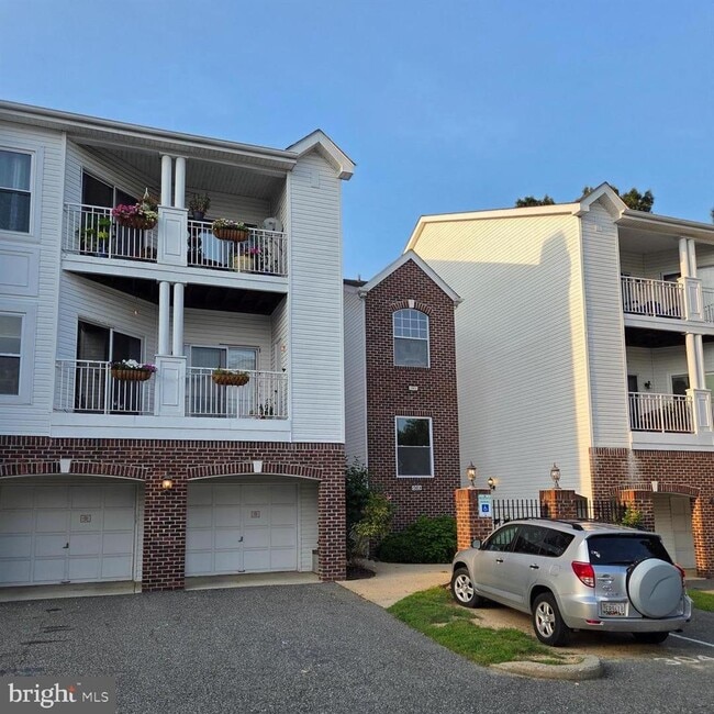 Building Photo - 1303 Sandwort Ct Unit 102