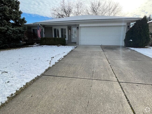 Building Photo - Sterling Heights Ranch with Family Room & ... Rental