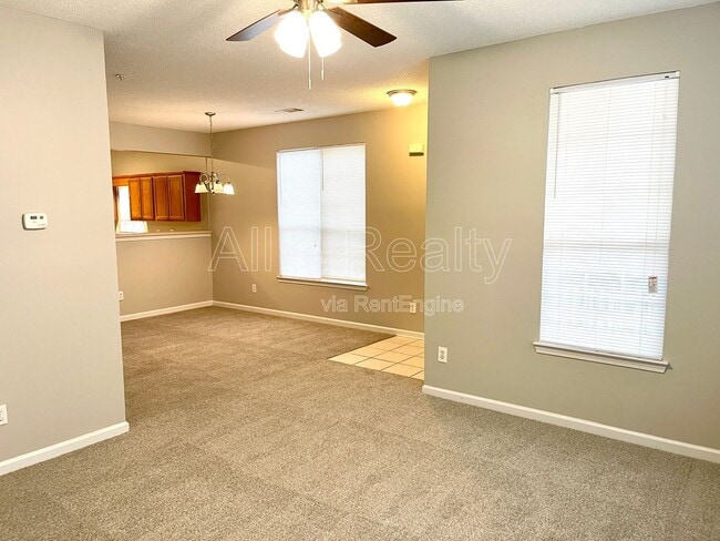 Photo - 116 Hawkeye Ln NW