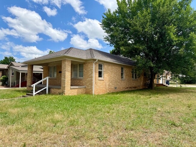 Photo - 3 Bedroom and 1 Bathroom Home for rent in Shawnee