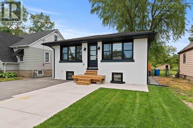 Photo - 557 Elinor St